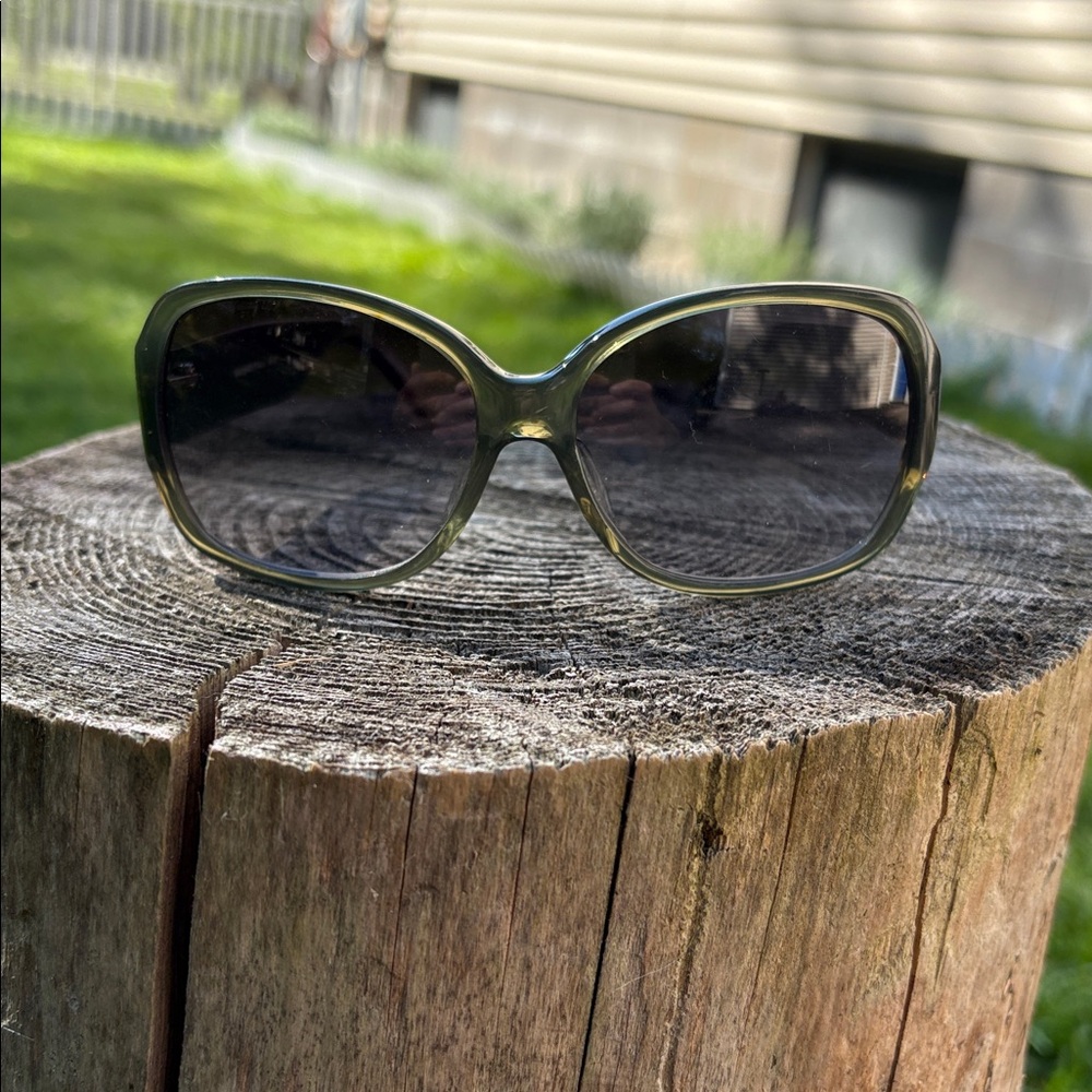 Coach Stylish Green Sunglasses - Picture 2 of 3